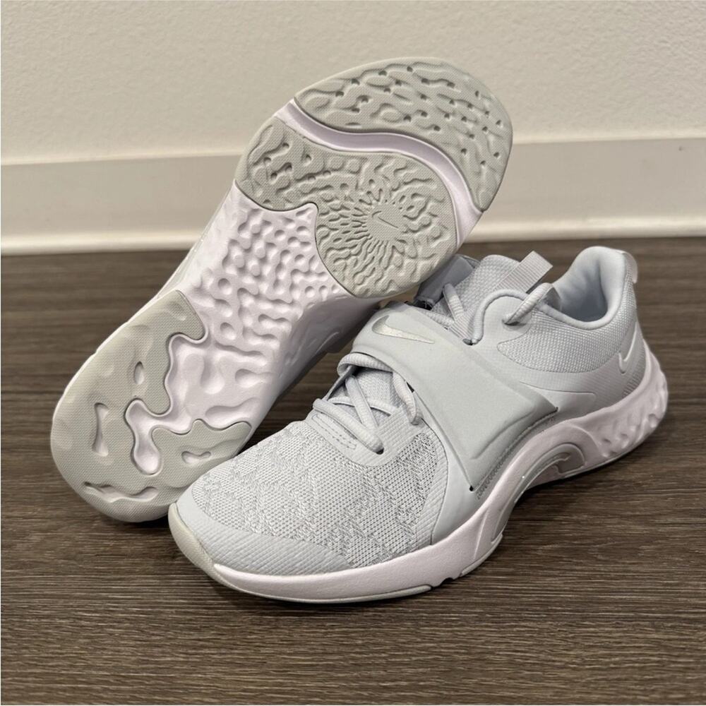 Nike Renew In Season Trainer Womens Pure Platinum White New Sneakers Size 9 - Picture 2 of 4